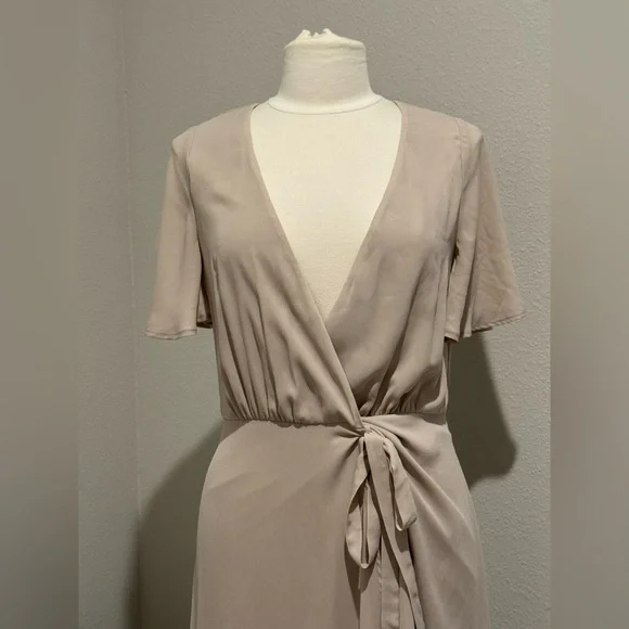 NEW Show Me Your Mumu Sophia Wrap Short Sleeve Bridesmaid Dress Beige Size Small - Picture 4 of 16